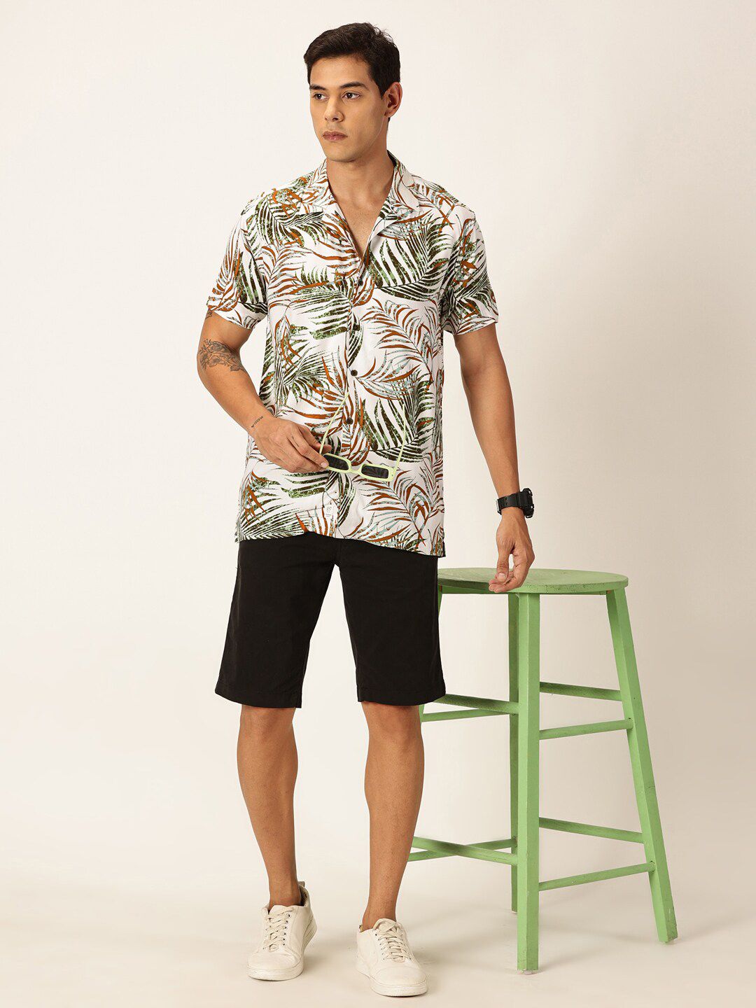 Thomas Scott Spread Collar Short Sleeves Premium Slim Fit Floral Printed Casual Shirt
