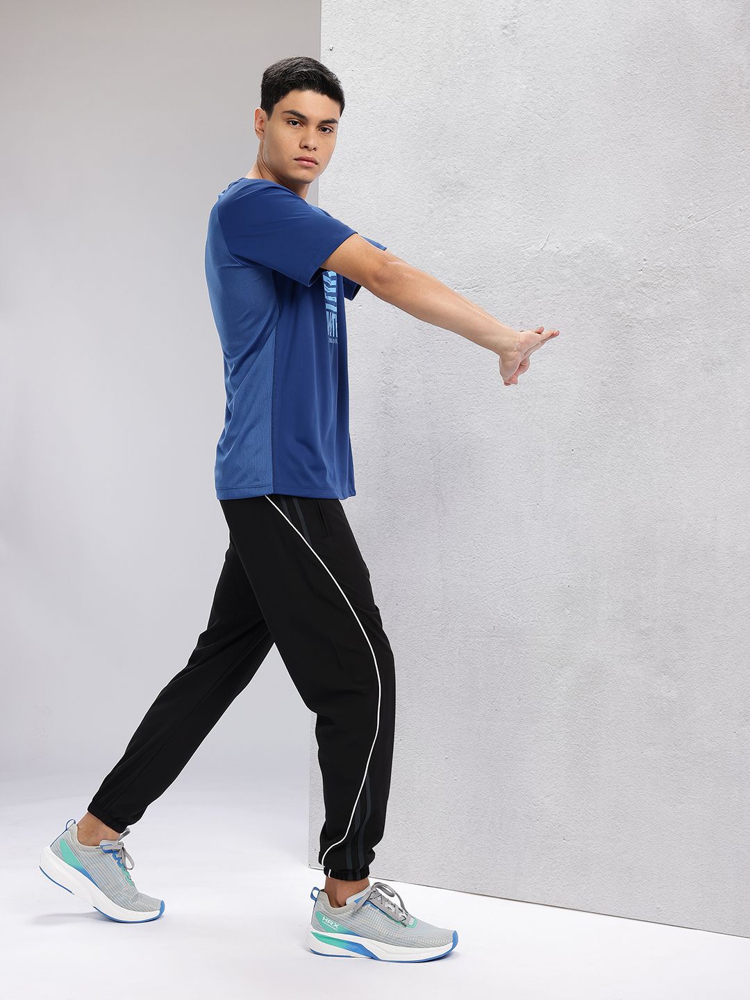 HRX by Hrithik Roshan Men Panelled Rapid-Dry Training Joggers