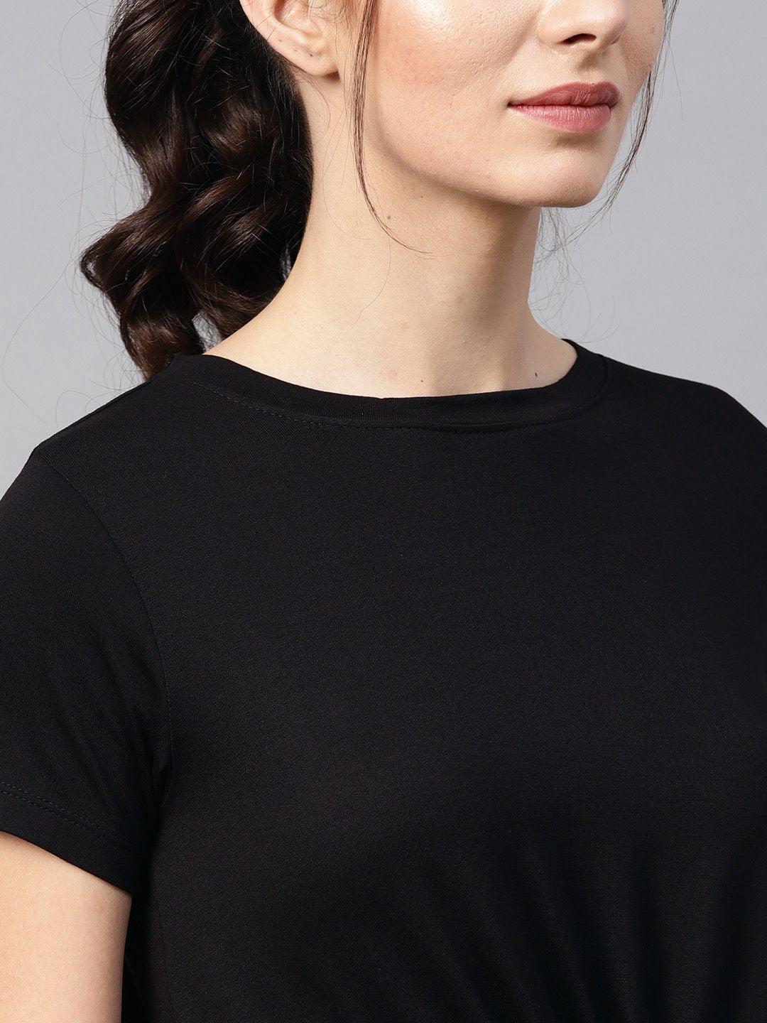 SASSAFRAS Women Black Solid Crop Top