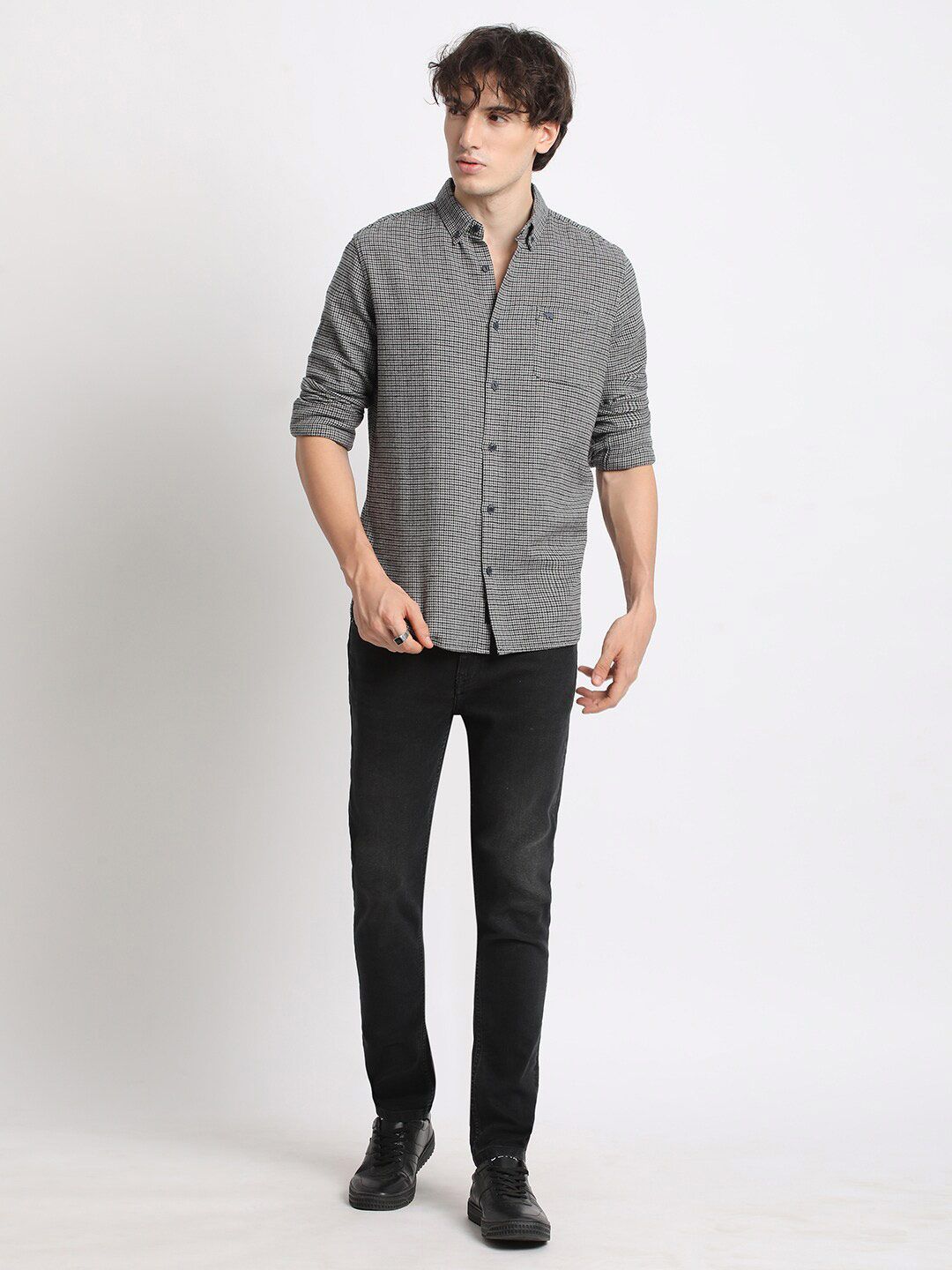THE BEAR HOUSE Slim Fit Checked Spread Collar Long Sleeves Cotton Casual Shirt
