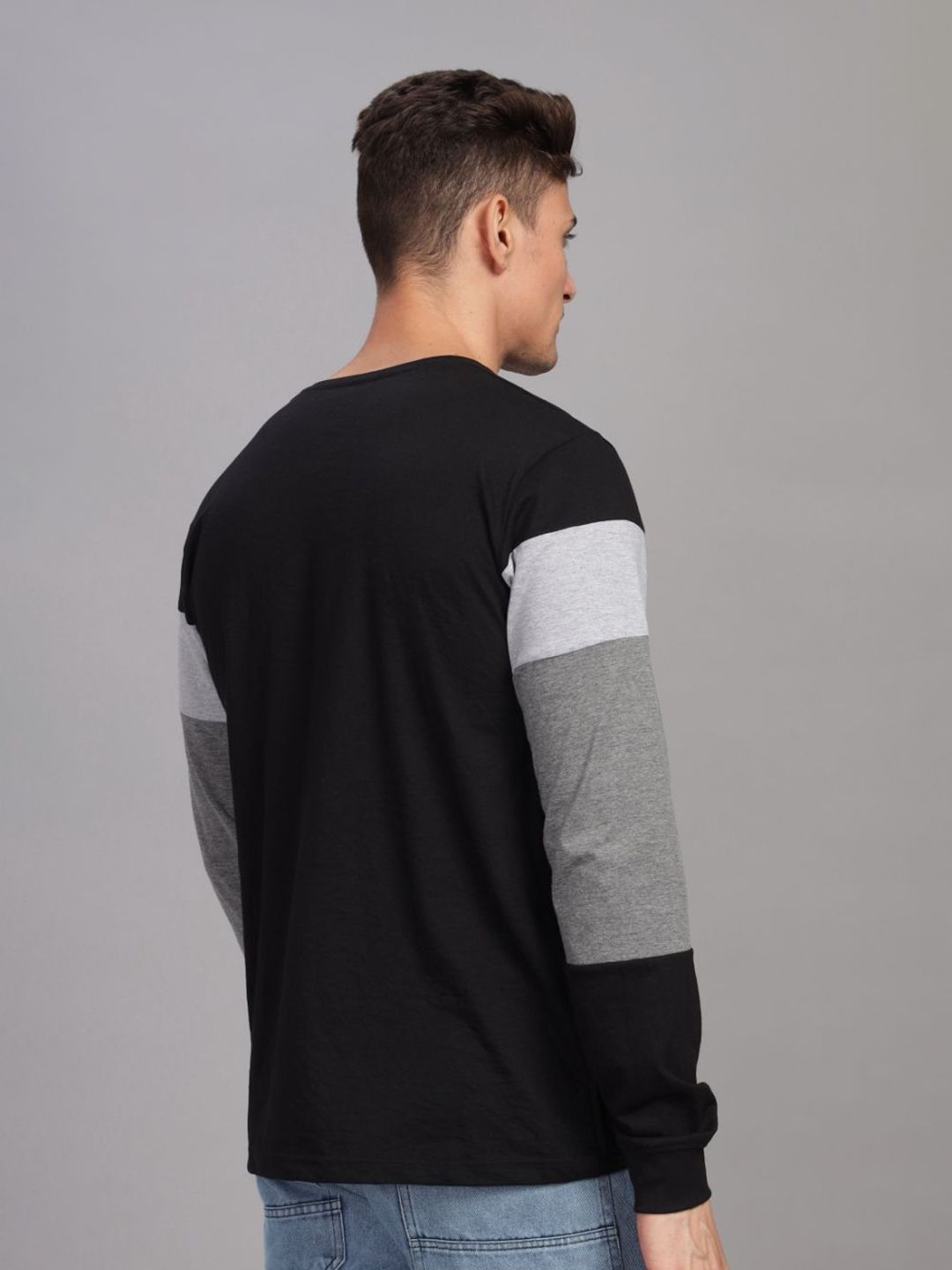 ADRO Men Colourblocked Round Neck T-shirt