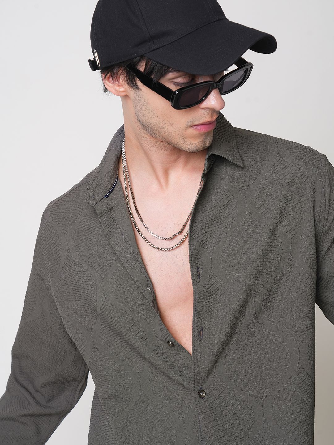 VASTRADO Men Classic Spread Collar Textured Solid Slim Fit Casual Shirt
