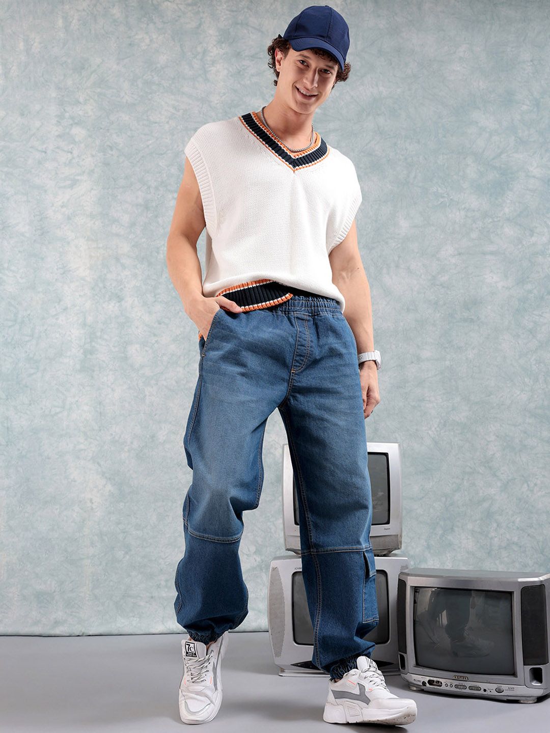 The Indian Garage Co Men Loose Fit Light Fade Cargo Jogger Jeans