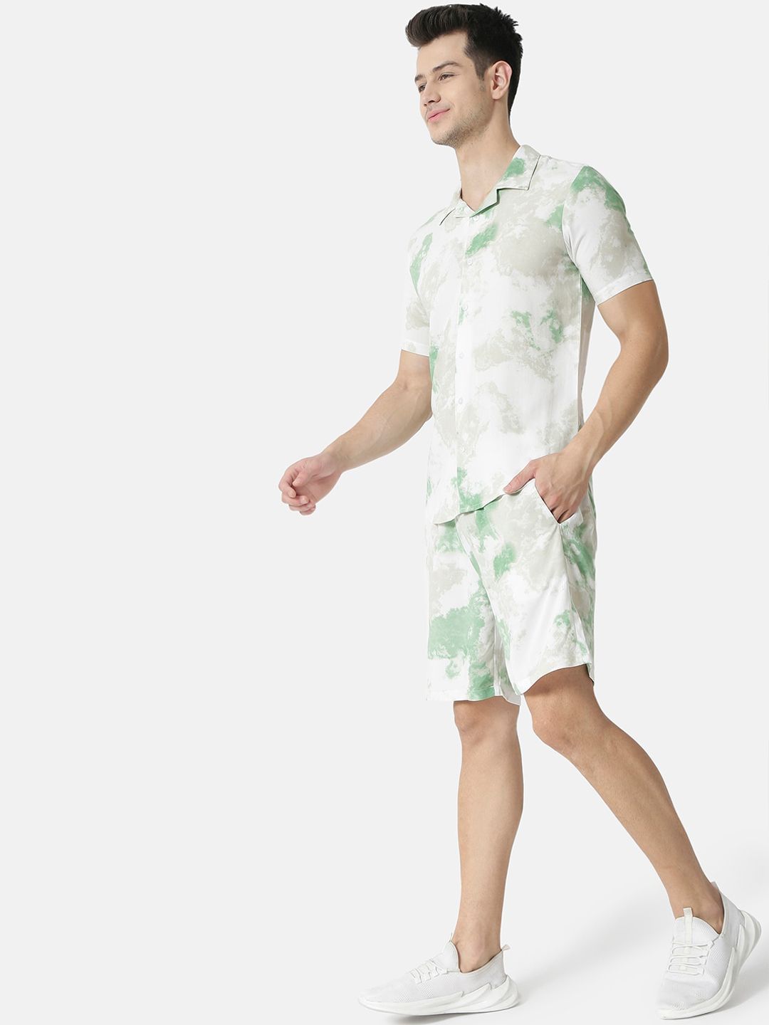 Campus Sutra Men White & Green Tie Dye Printed Co-Ords