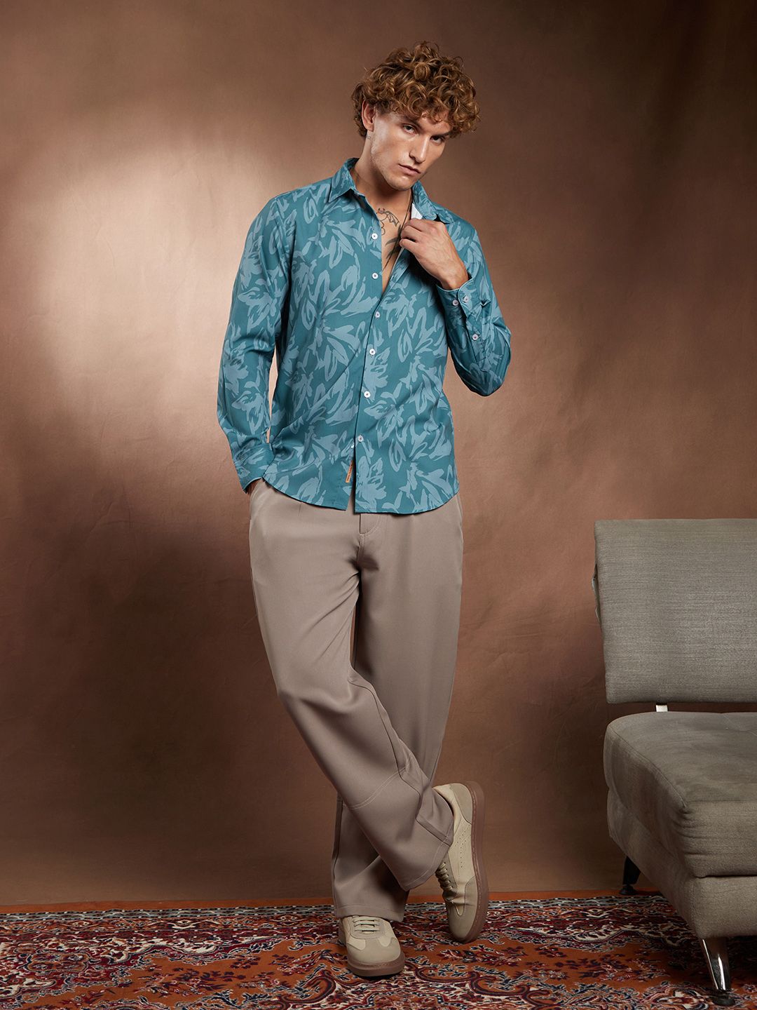 Campus Sutra Floral Printed Spread Collar Long Sleeves Cotton Comfort Shirt