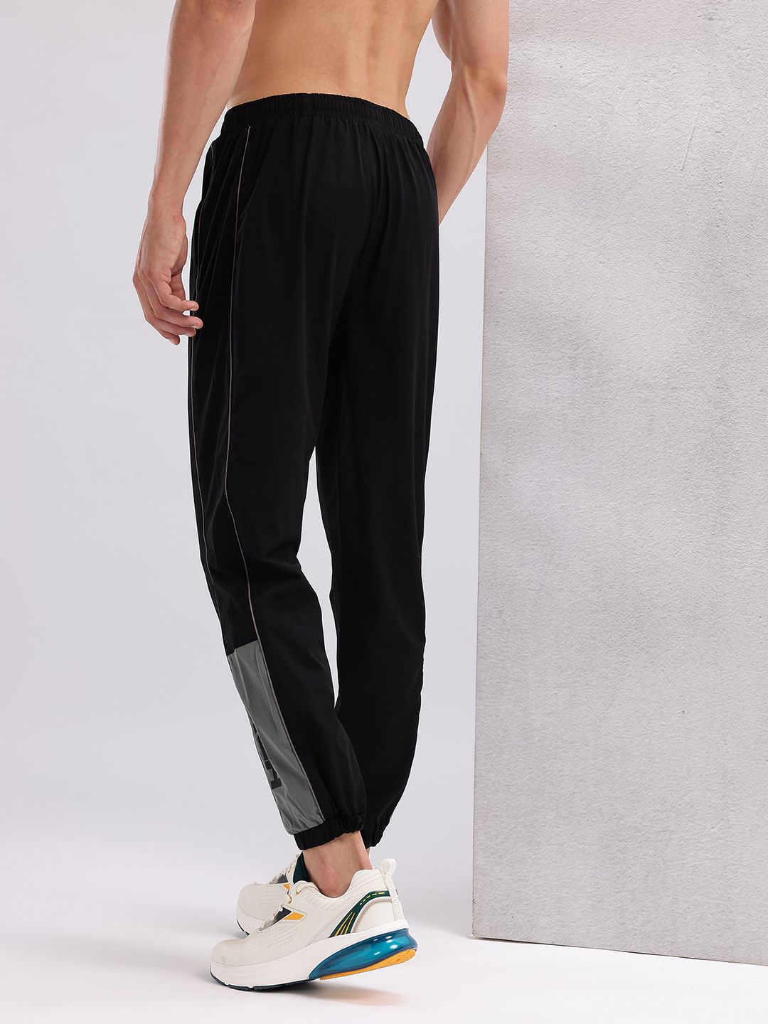 HRX by Hrithik Roshan Men Rapid-Dry Training Joggers