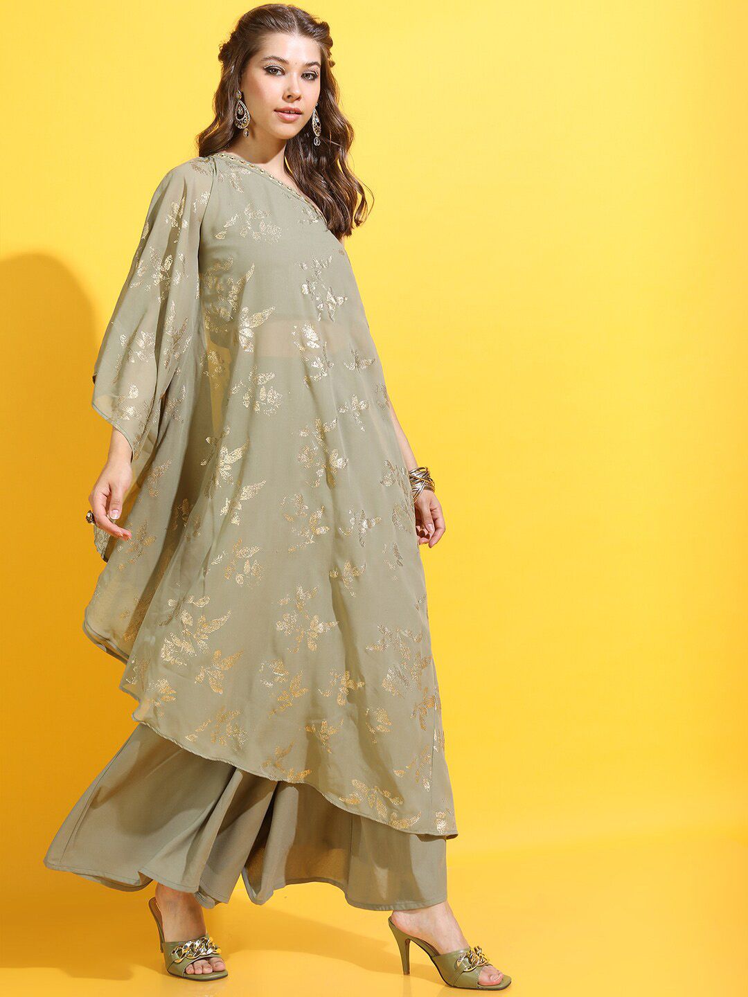 Vishudh Women Green Floral Printed Kurta with Palazzos