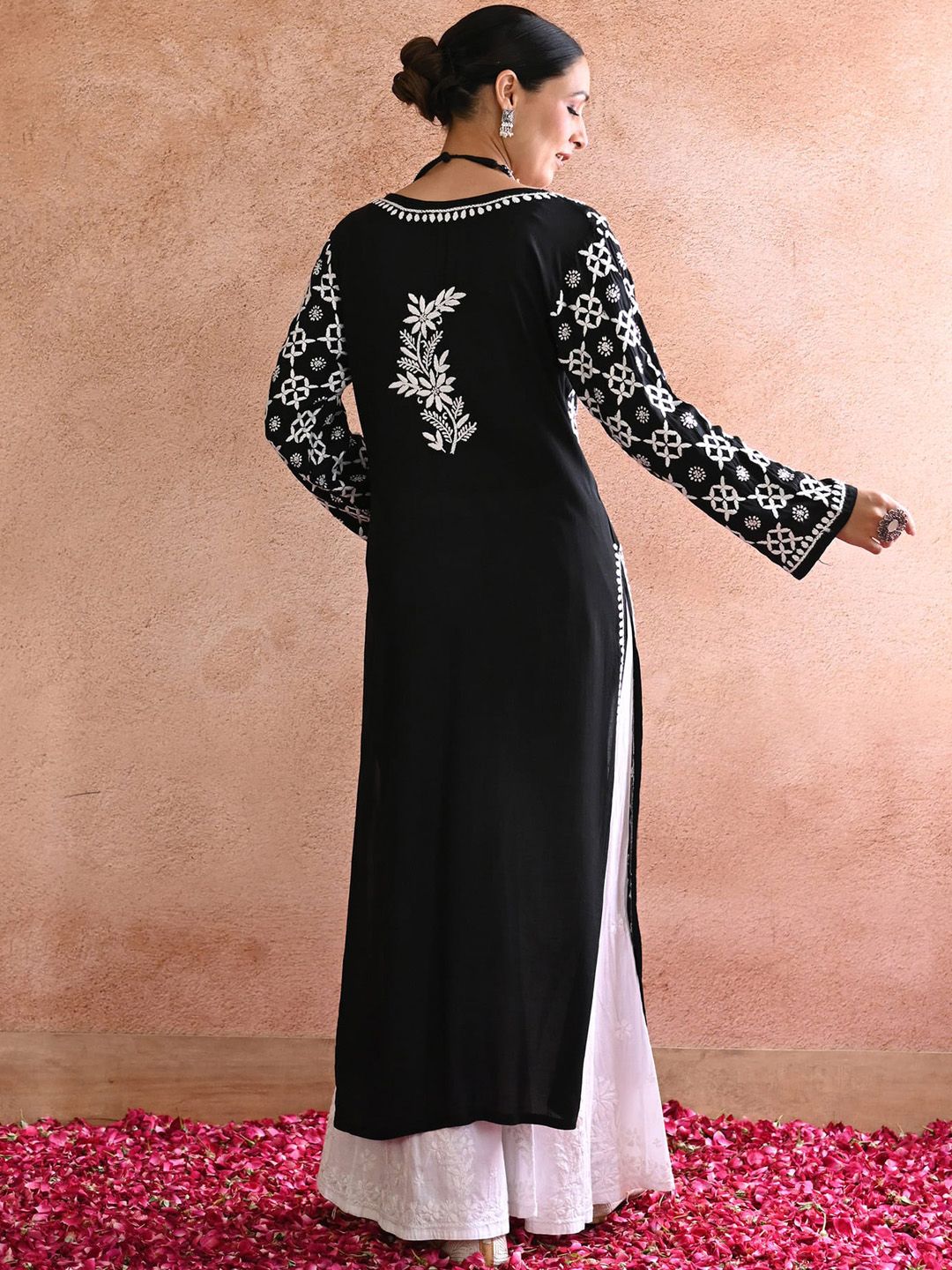 Rumah Wanita Chikankari Kurta Bersulam Chikankari Modal Hitam