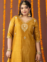 Mamicha Women Floral Embroidered Regular Kurta with Trousers & With Dupatta