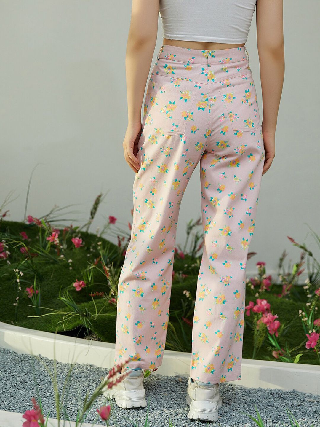 Berrylush Women Pink Floral Printed Relaxed Straight Leg Straight Fit High-Rise Trousers