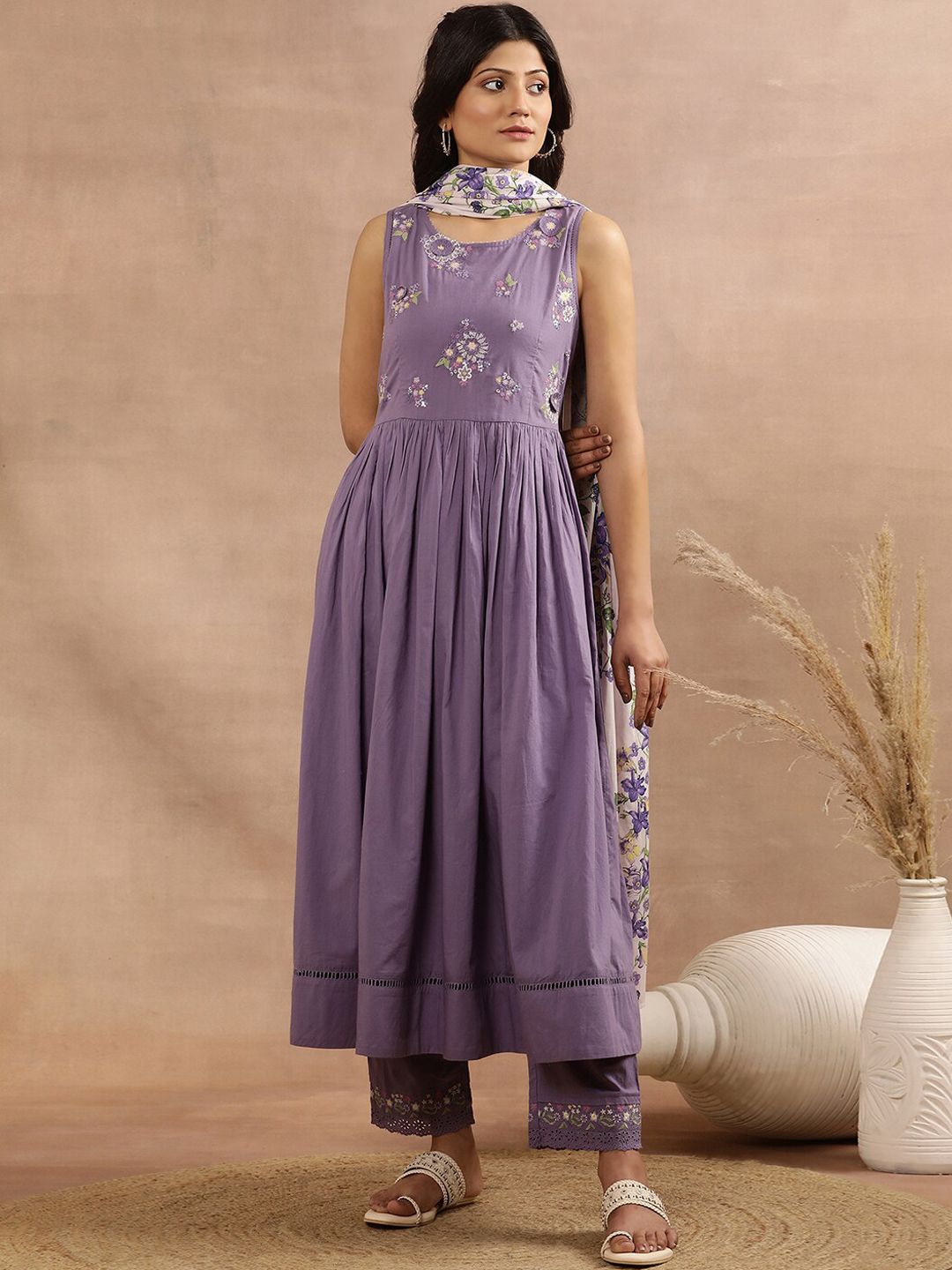 W Floral Yoke Design Empire Thread Work Pure Cotton Kurta with Trousers & With Dupatta