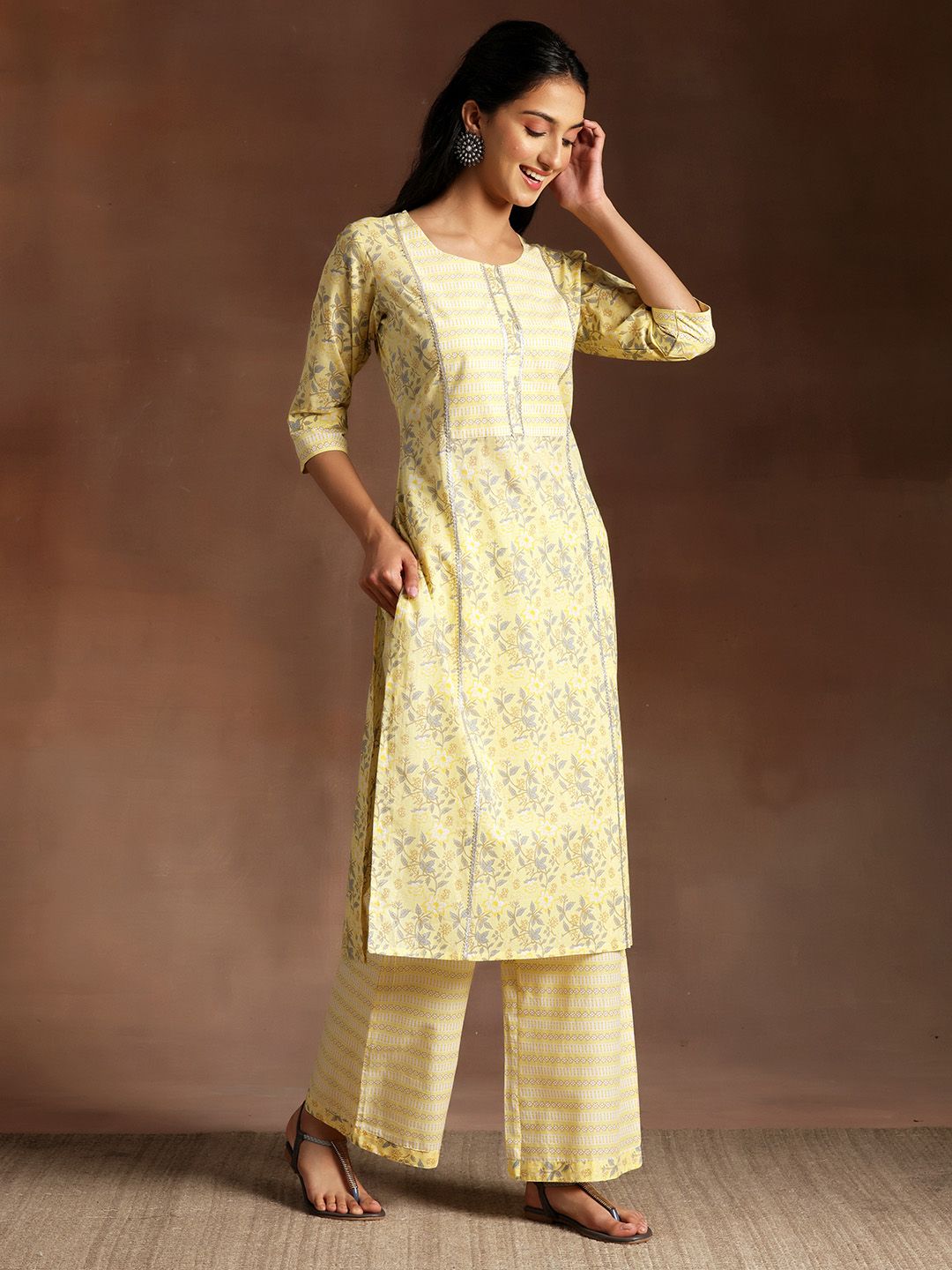 Libas Floral Printed Gotta Patti Pure Cotton Kurta dengan Palazzos & Dupatta