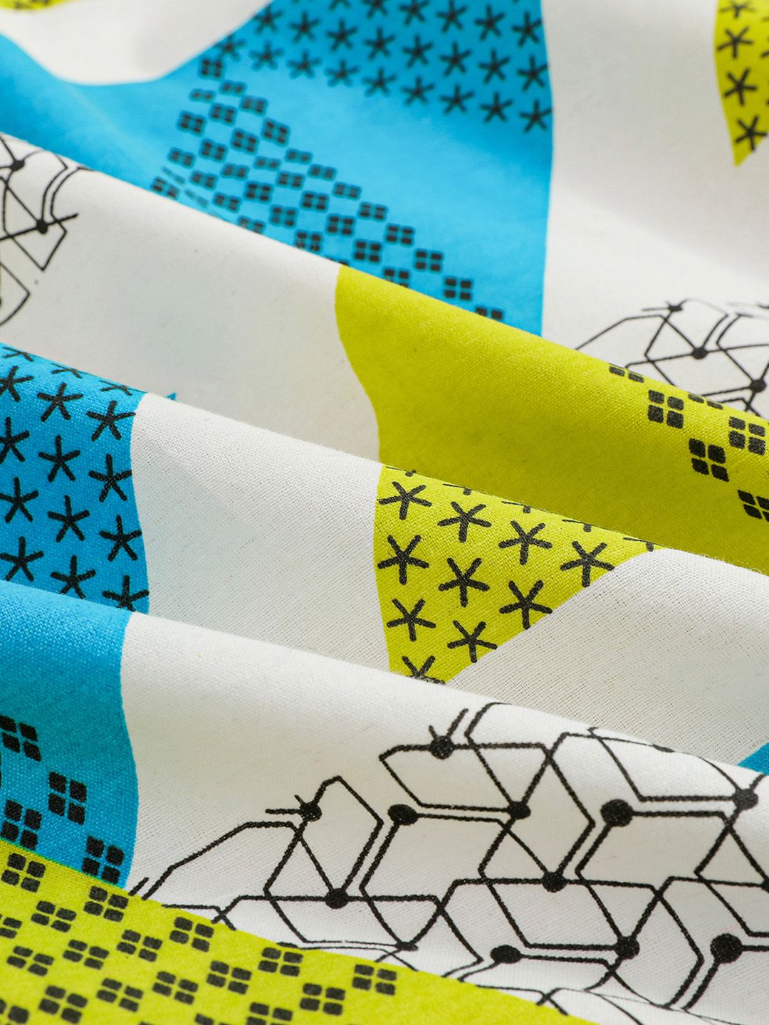Story@home Ventura Green Geometric 144 TC Cotton Queen Bedsheet With 2 Pillow Covers