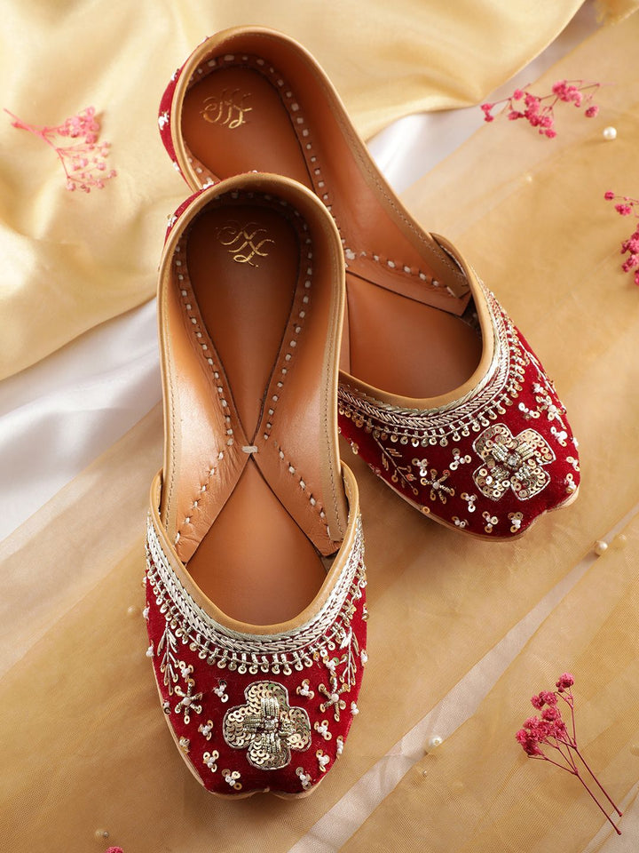 House of Pataudi Leather Embellished Ethnic Mojaris