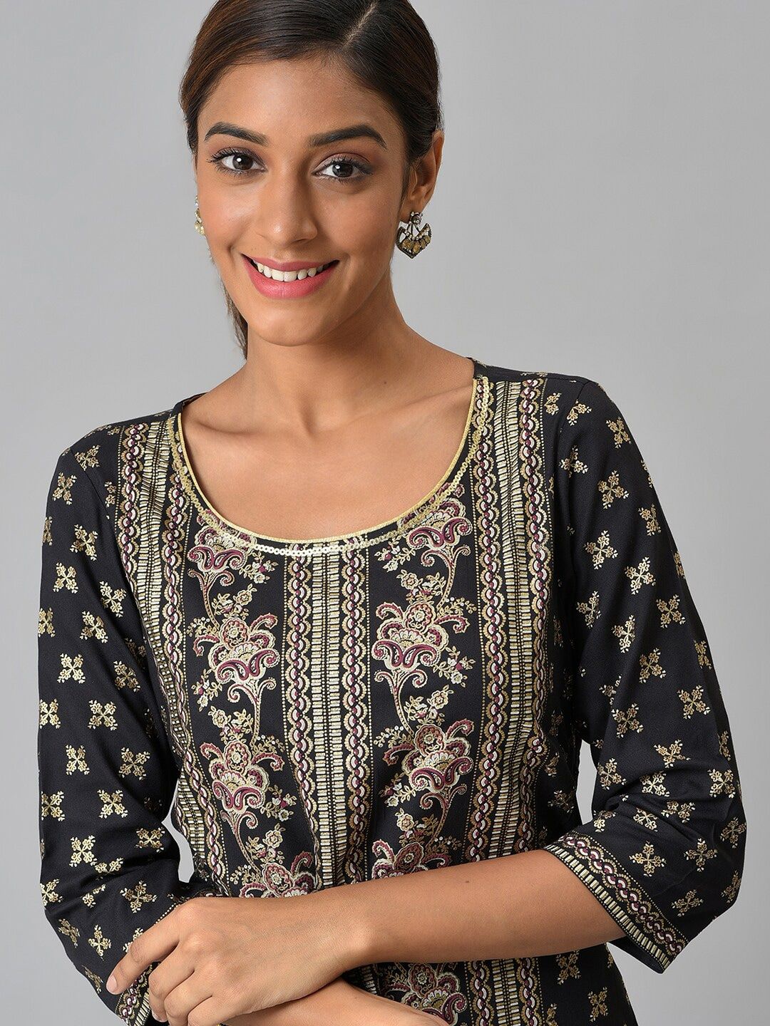 Aurelia Women Black Floral Print Viscose Straight Kurta