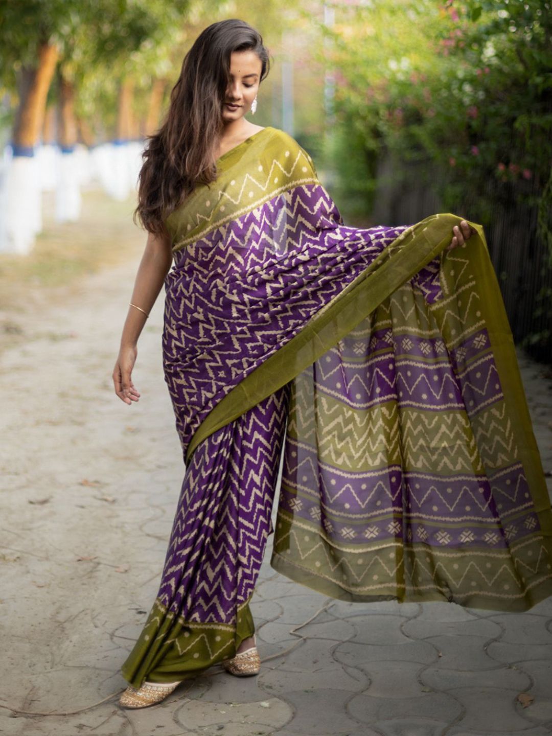KALINI Geometric Printed Poly Georgette Saree