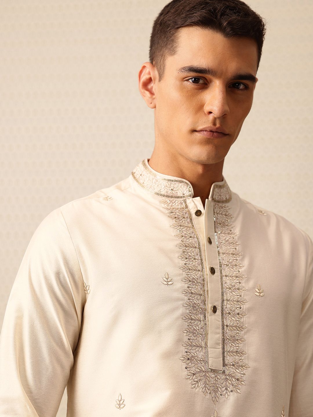 House of Pataudi Floral Yoke Design Mandarin Collar Sequinned Jashn Kurta