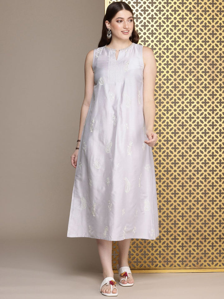 House of Pataudi Floral Embroidered Jashn Ethnic Dress