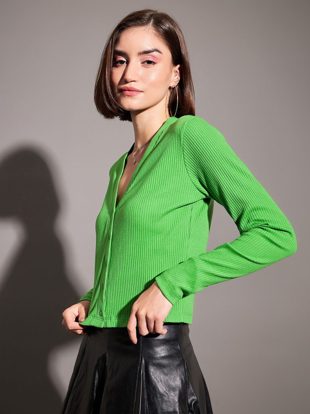 SASSAFRAS V-Neck Long Sleeves Crop Top