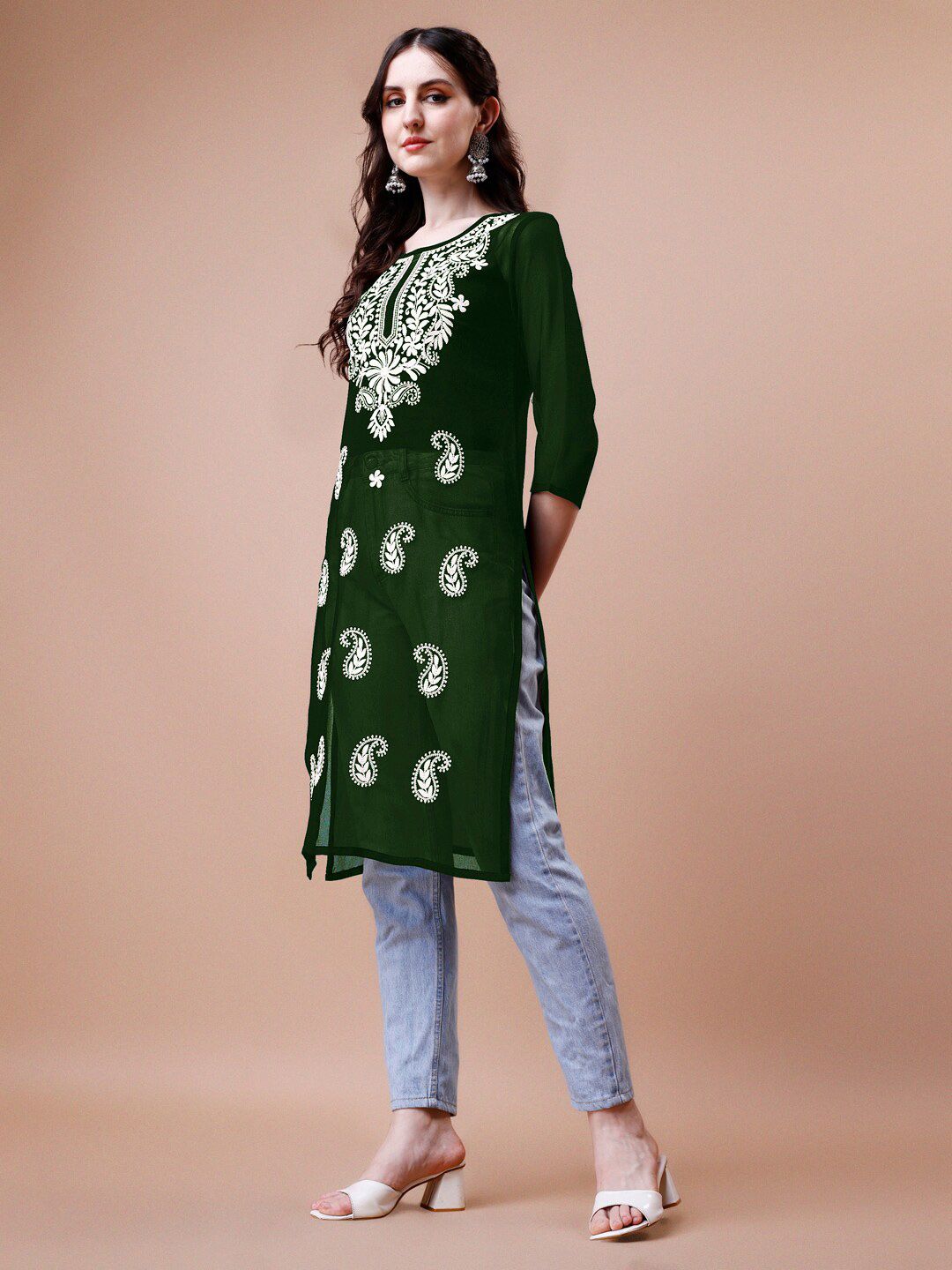 Kalini Paisley bersulam Chikankari Straight Kurta