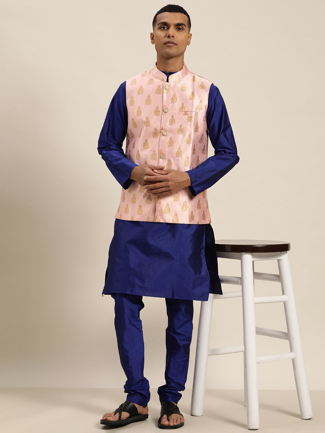 SOJANYA Kurta Motif Etnik Biru Lelaki dengan Churidar