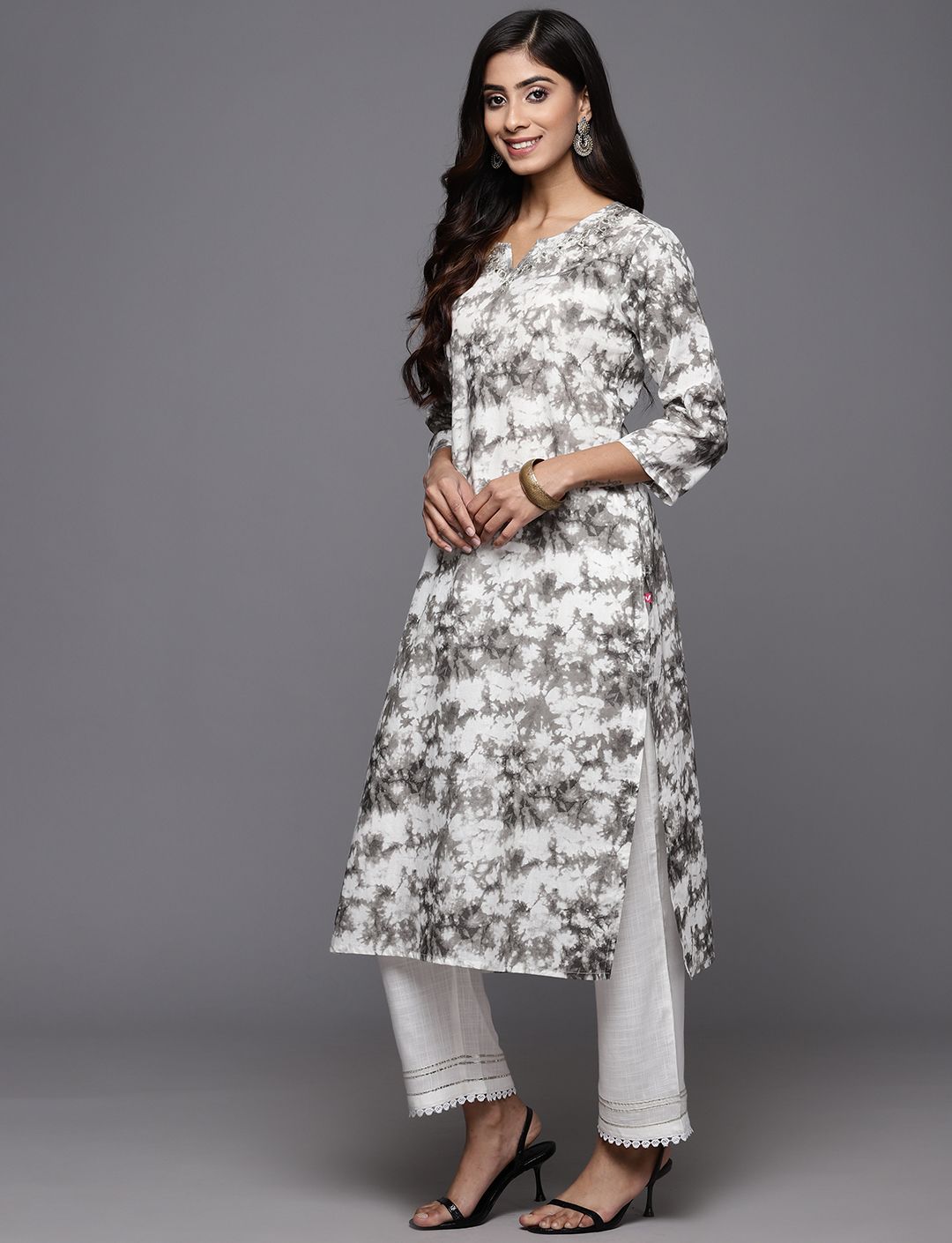 Varanga Women Dyed Gotta Patti Kurta