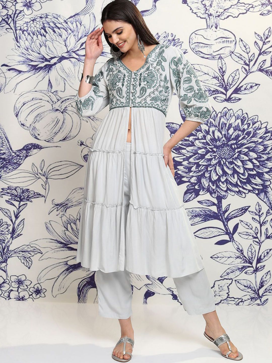 Vishudh Ethnic Motifs Embroidered V-Neck Thread Work Straight Kurta With Trousers