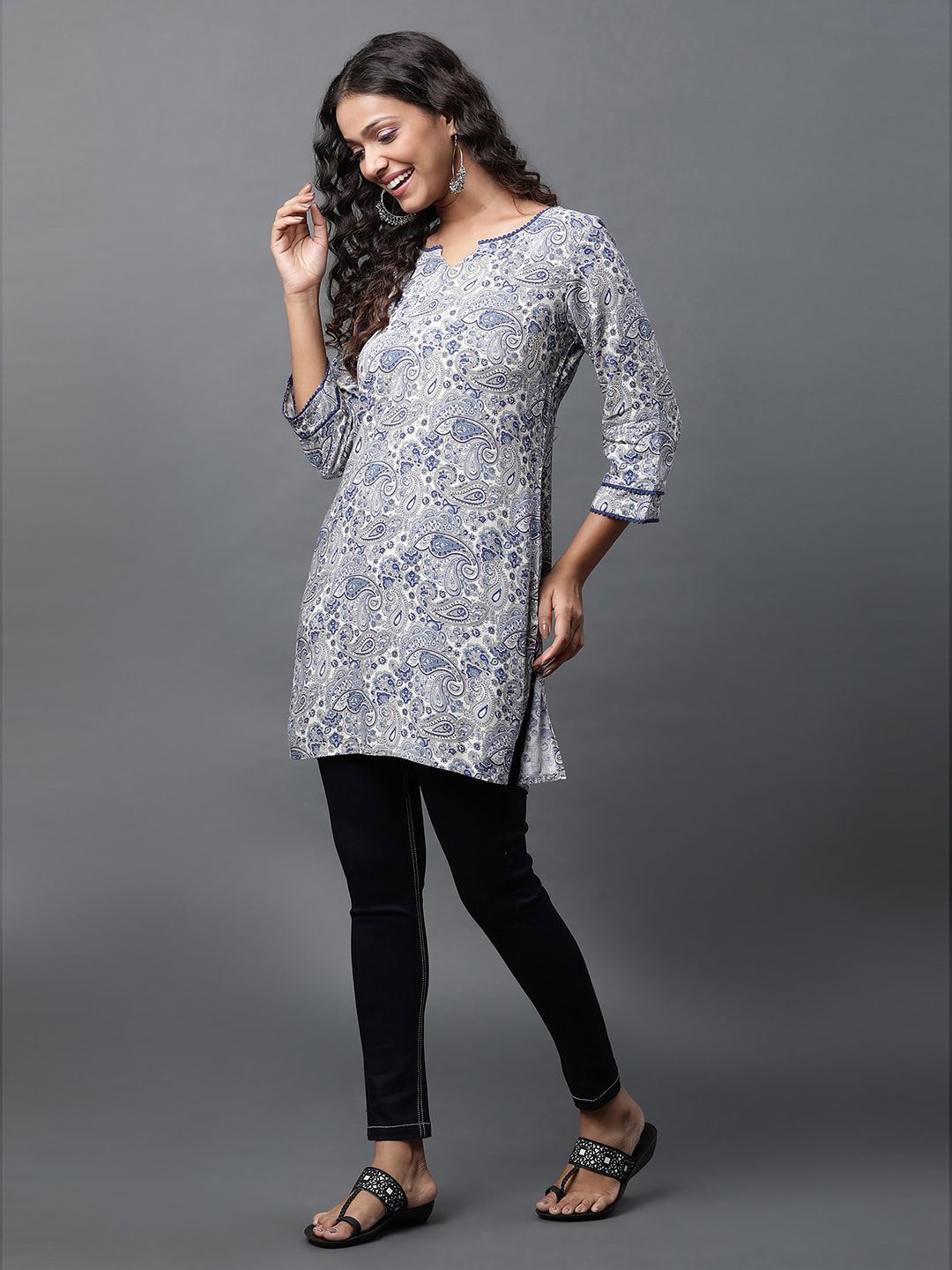 AURELIA Ethnic Motifs Printed Straight Kurti