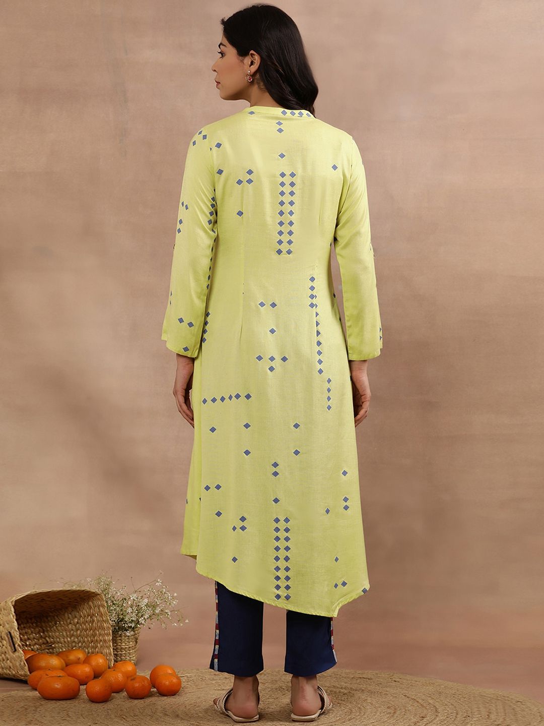 W Geometric Printed Regular Kurta with Trousers