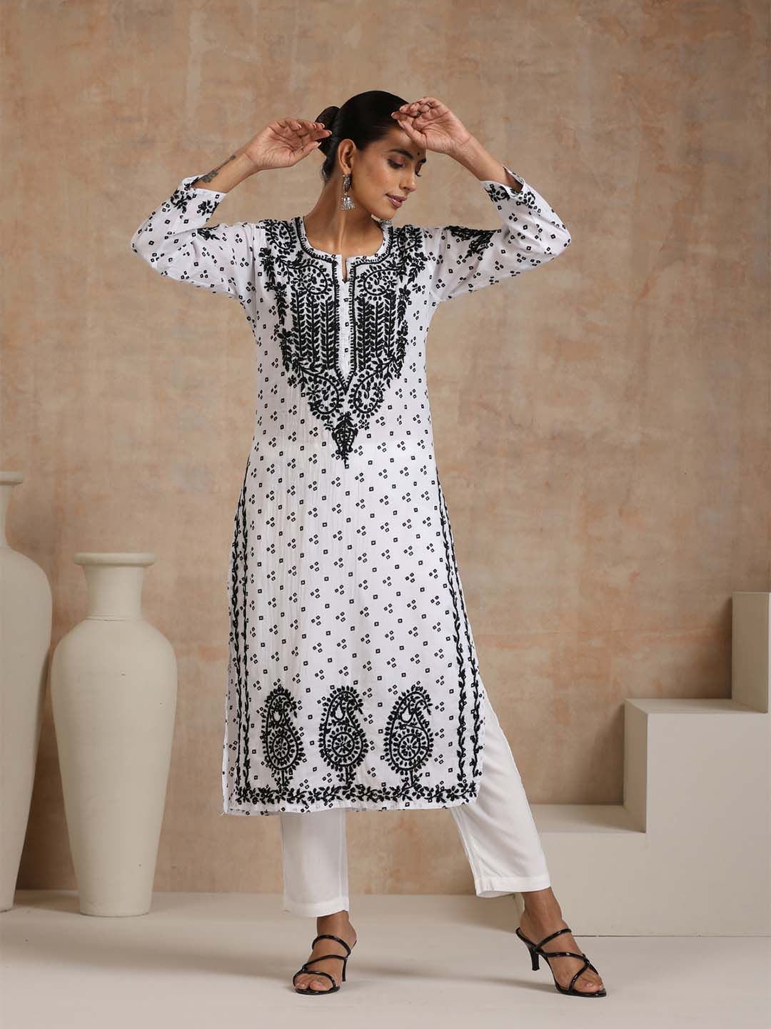 Rumah Wanita Chikankari Kurta Bersulam Mulmul Chikankari Putih