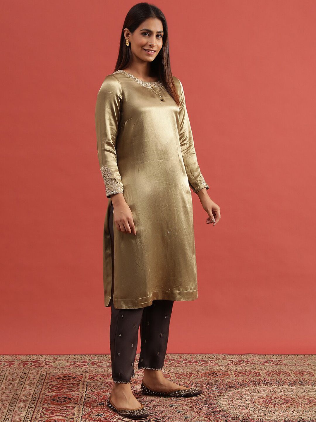 W Gold-Toned Floral Embroidered Round Neck Sequinned Straight Kurta