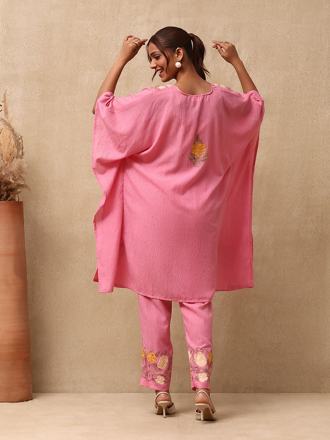House of Chikankari Crafts Aari Embroidered Solid Women's Kaftan Set - Pink