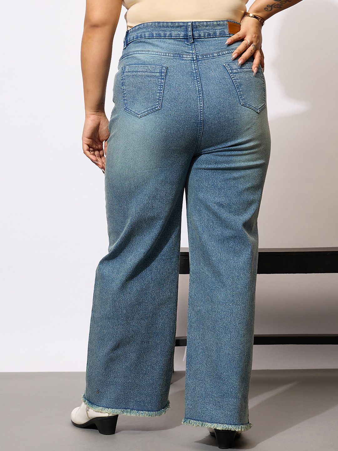 SASSAFRAS Curve Women PLus Size Comfort Acid Wash Clean Look Stretchable Jeans