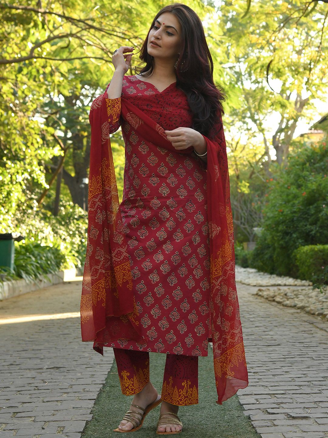 KALINI Ethnic Motifs Printed Printed Notch Neck Straight Kurta With Trousers & Dupatta