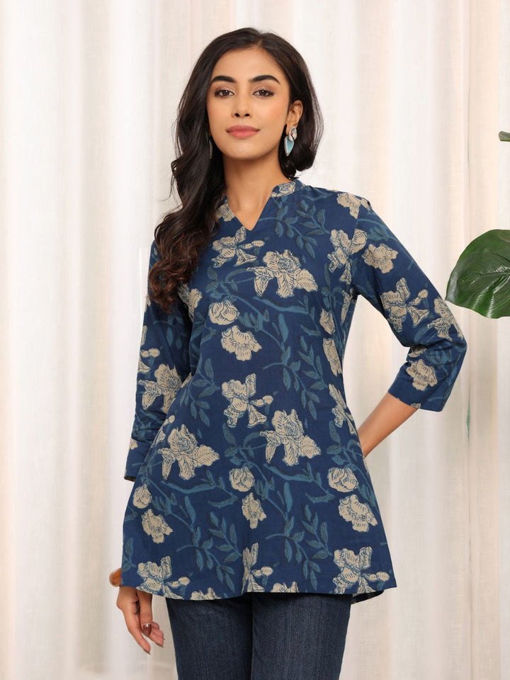 Varanga Women Floral Printed Mandarin Collar Pure Cotton Kurti