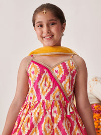 pspeaches Girls Floral Printed Regular Kurta with Sharara & With Dupatta