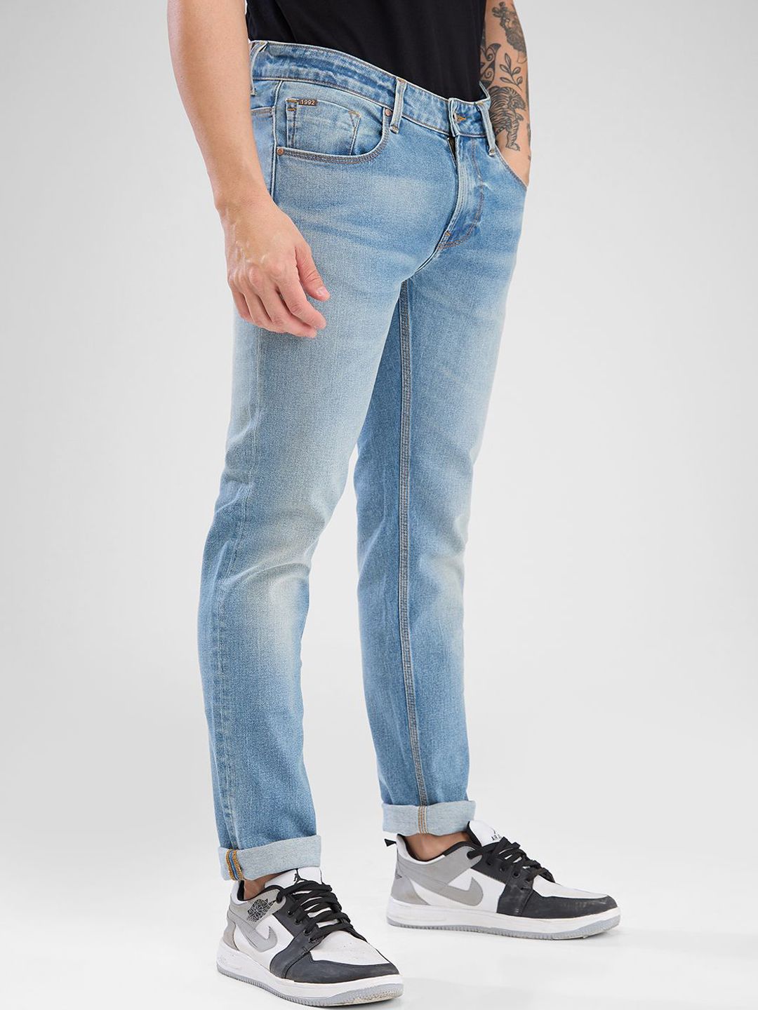 Spykar Men Slim Sesuai Rendah Beratur Rendah Look Heavy Fade Jeans Regangan