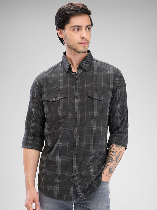 Spykar Men Tartan memeriksa poket yang memperincikan baju kasual yang sesuai