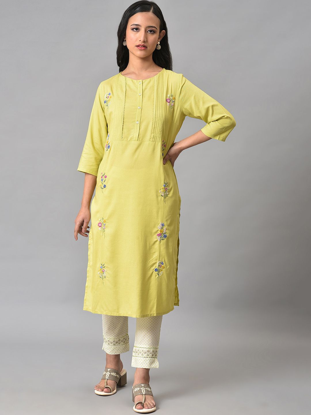 W Women Floral Embroidered Gotta Patti Kurta