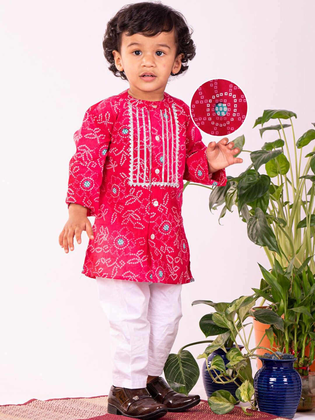 VASTRAMAY Boys Bandhani Printed Band Collar Pure Cotton Straight Kurta With Pyjamas
