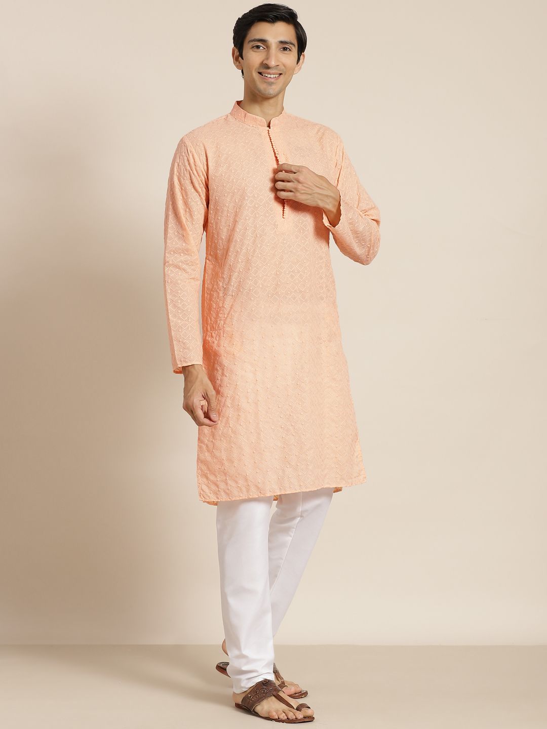 SOJANYA Lelaki Kurta Kapas Tulen Chikankari Warna Peach dengan Jaket Churidar & Nehru