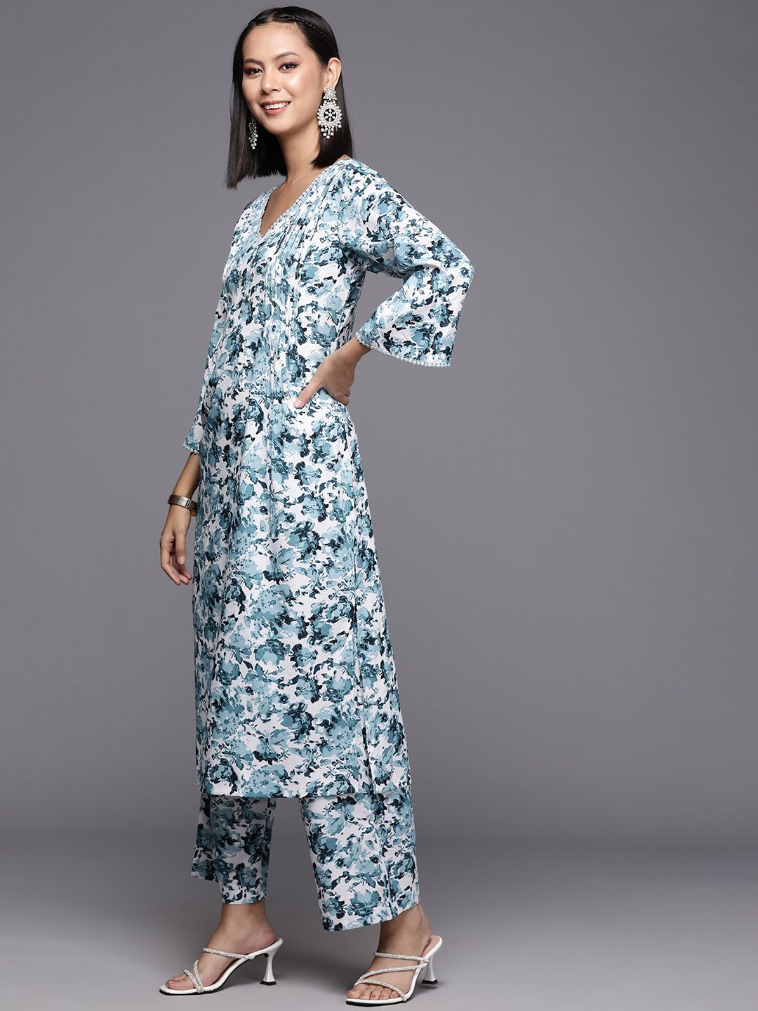 Varanga Women Floral Printed Regular Silk Crepe Kurta with Trousers