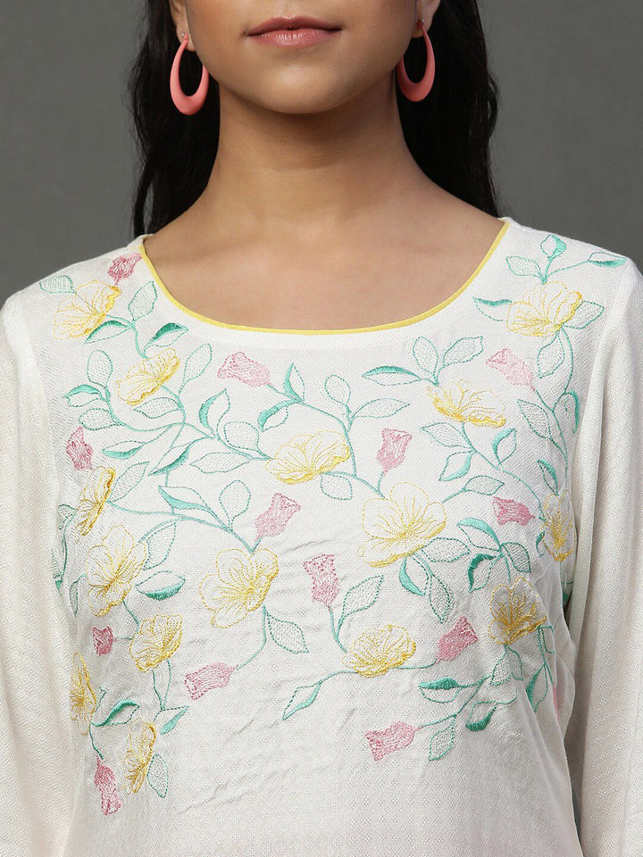AURELIA Floral Embroidered Straight Kurta