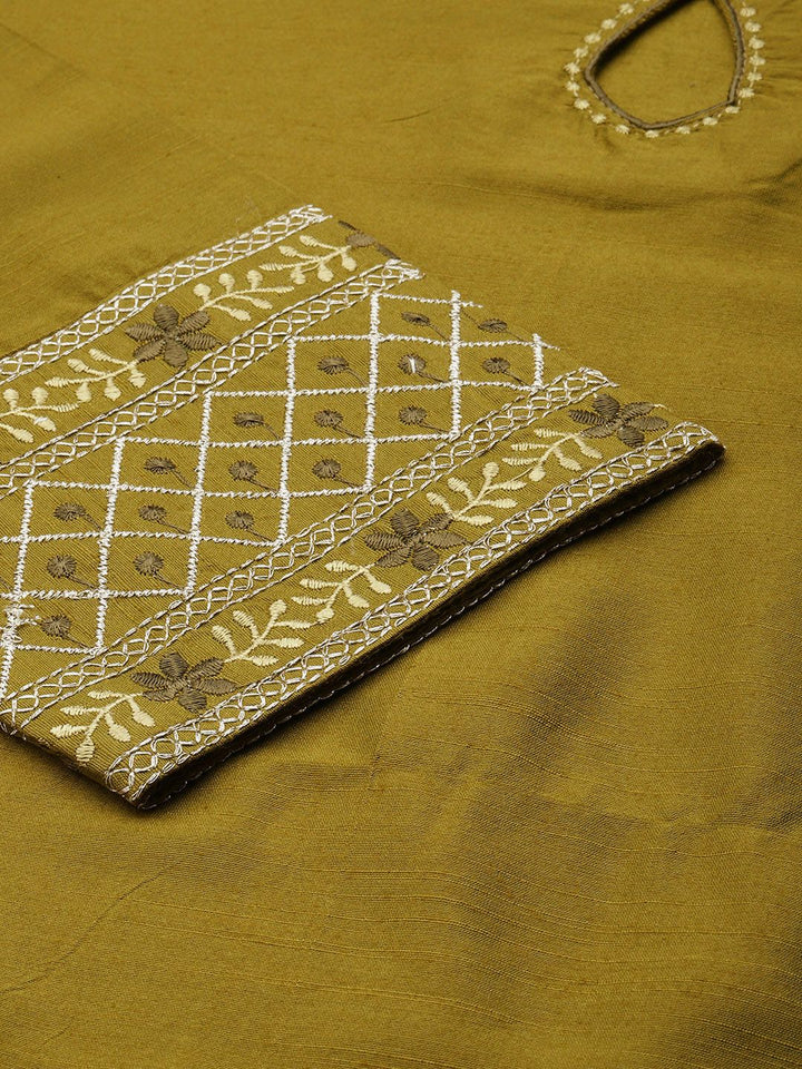 House of Pataudi Zari Work Regular Jashn Kurta With Trousers & With Dupatta