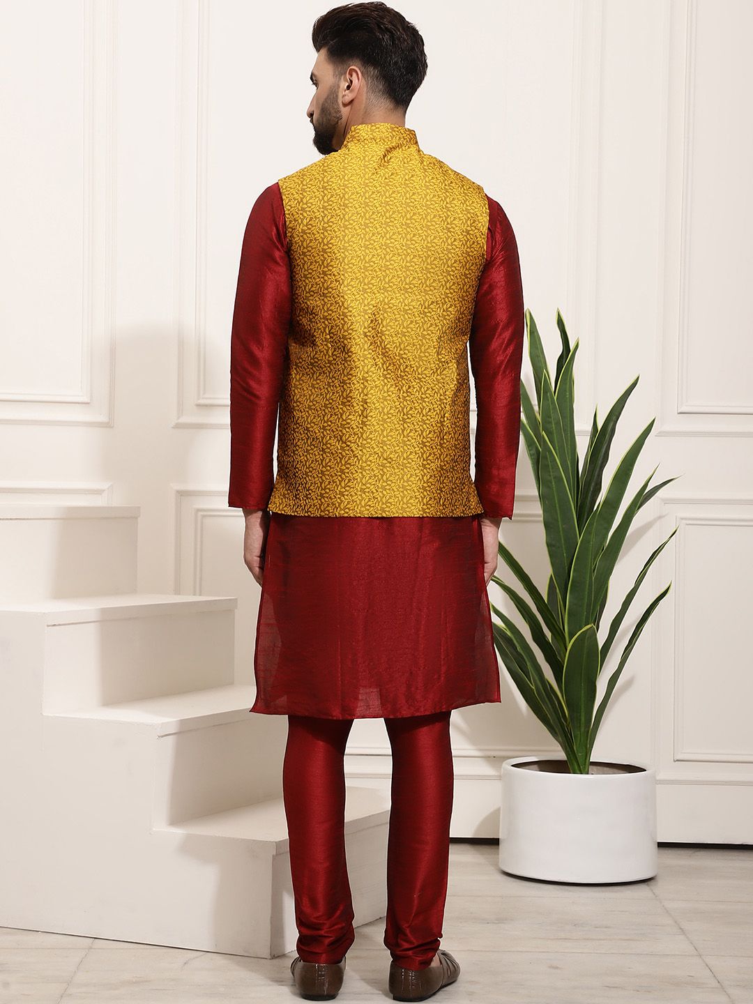 SOJANYA Men Maroon Solid Kurta Set With Printed Jacket