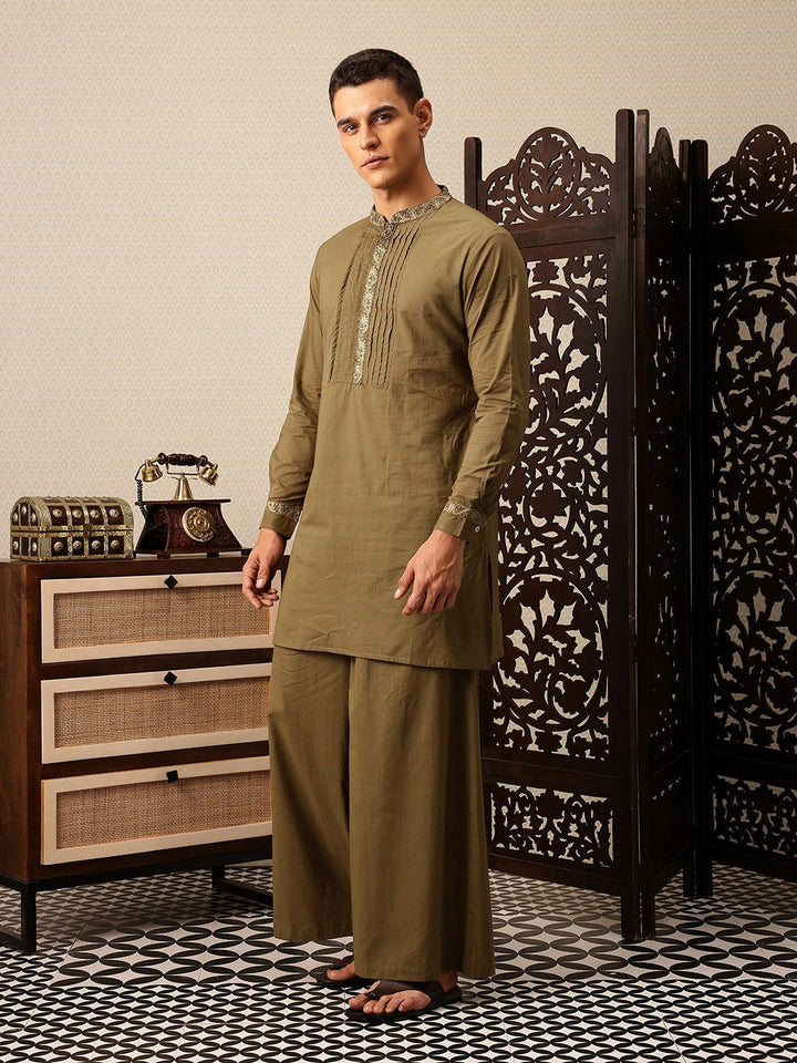 House of Pataudi Floral Yoke Design Thread Work Pure Cotton Jashn Kurta with Trousers