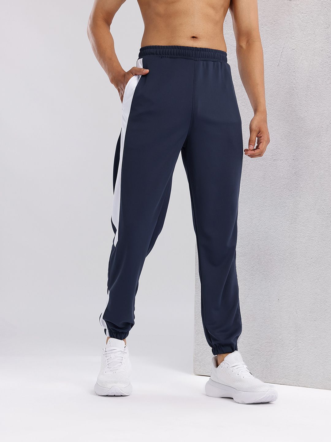 HRX by Hrithik Roshan Men Side Striped Rapid-Dry Mid-Rise Training Joggers