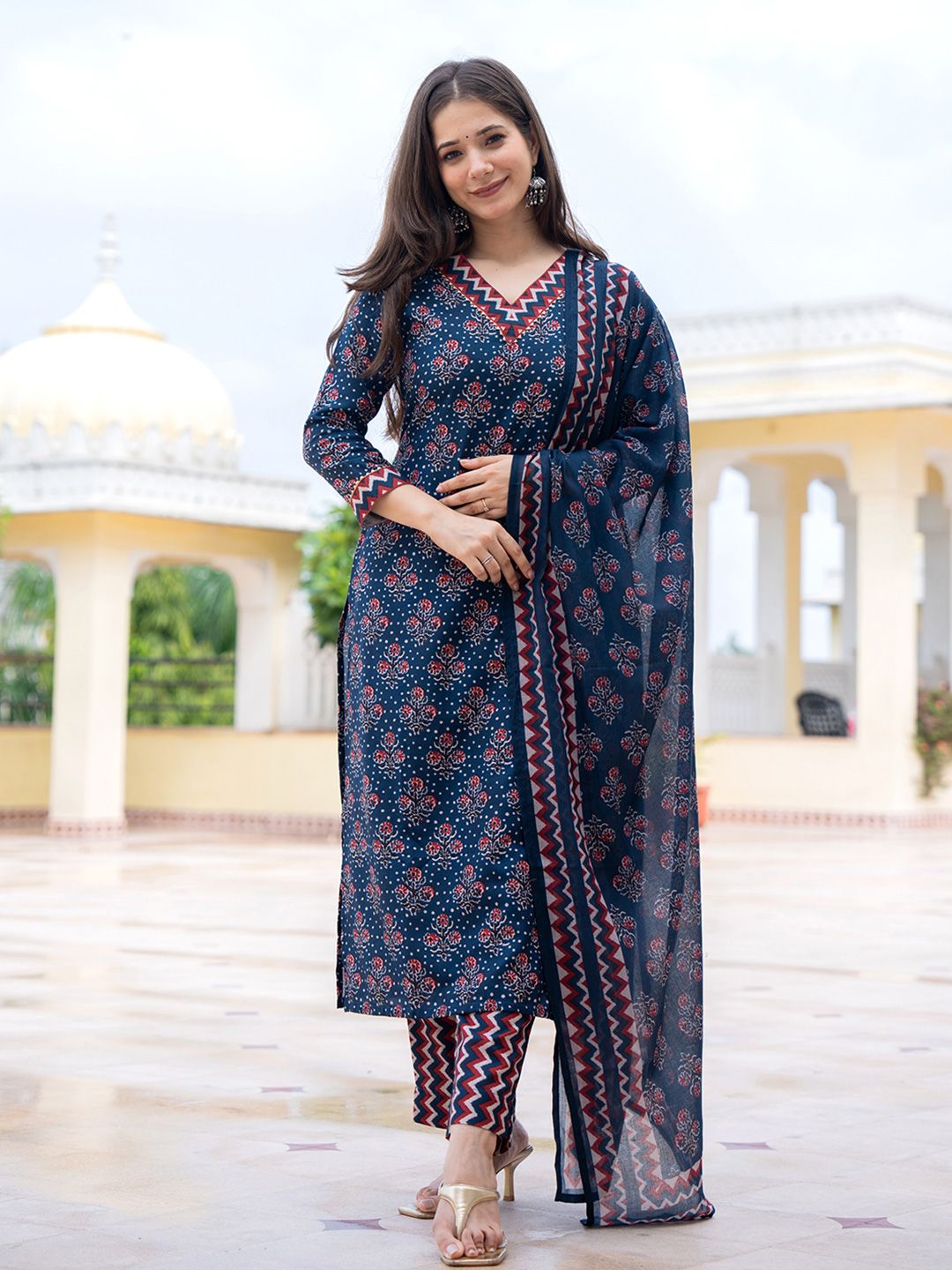 Kalini Floral dicetak lurus kurta dengan seluar & dupatta
