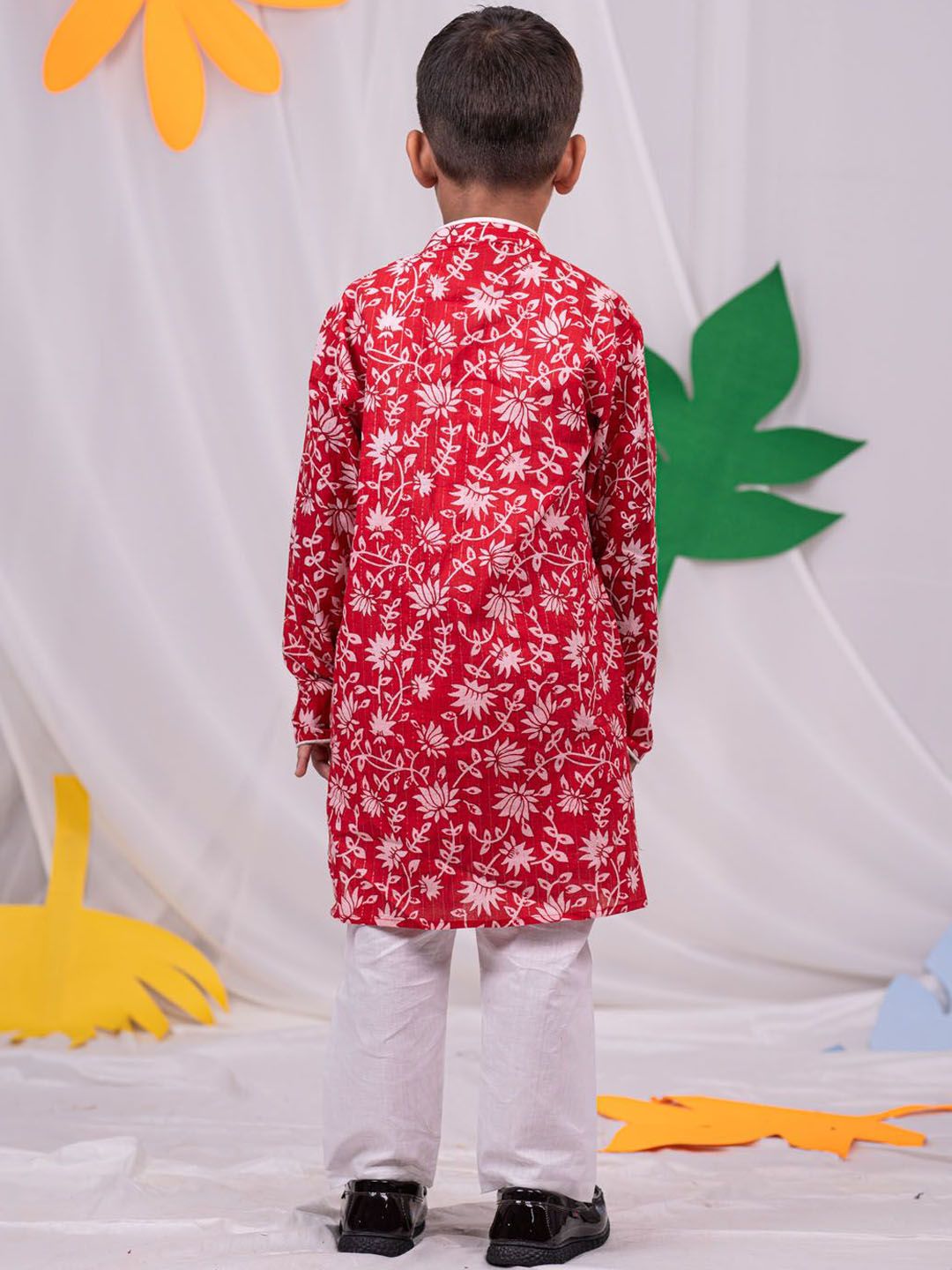 VASTRAMAY Boys Floral Printed Mandarin Collar Pure Cotton Straight Kurta with Trousers