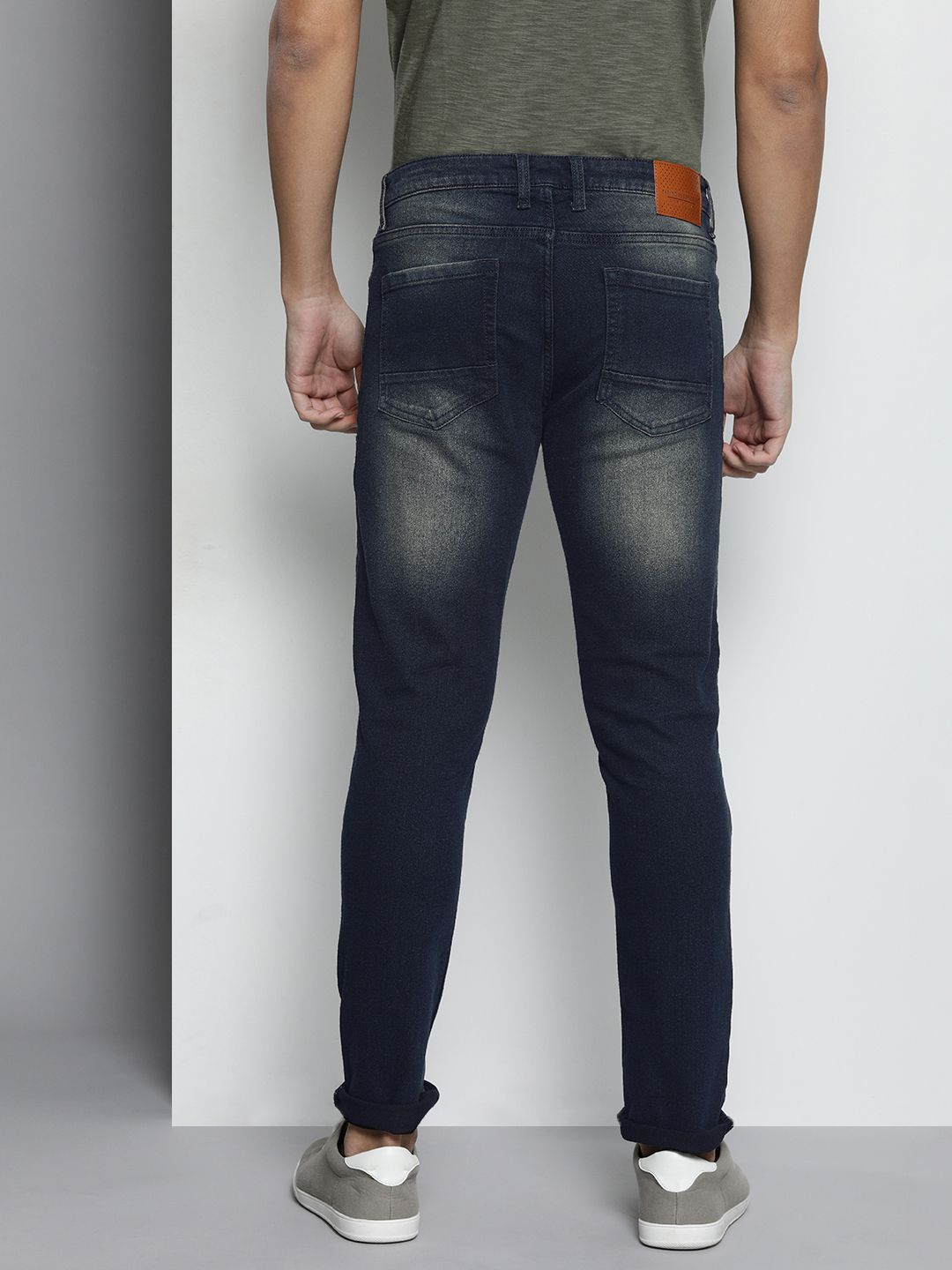 The Indian Garage Co Men Slim Fit Low Distress Light Fade Stretchable Jeans